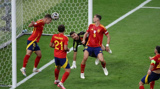 La salvada de Dani Olmo en la final de la Eurocopa 2024 (Fuente: @danielolmo7)