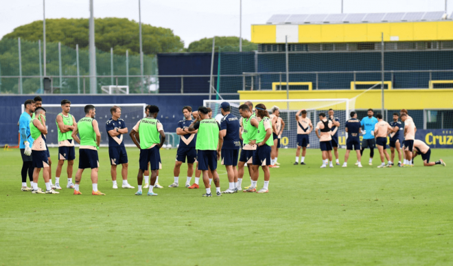 Entrenamiento del Cádiz en El Rosal (Foto: CCF).