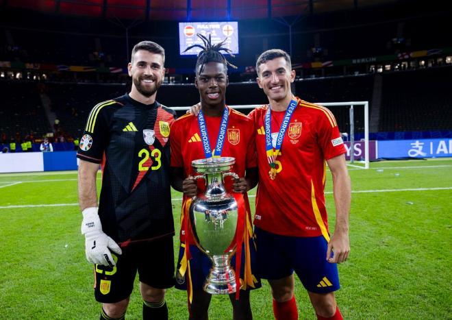 Los representantes del Athletic Club Unai Simón, Nico Williams y Dani Vivian, campeones de Europa en 2024 (Foto: RFEF).