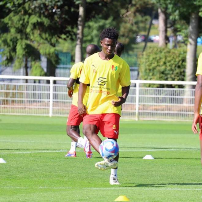 Lass está preparando los Juegos Olímpicos con la selección de Guinea (Foto: @fgfofficiel).