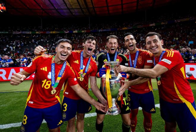 Los cinco jugadores de la Real Sociedad campeones de la Eurocopa (Foto: Sefutbol).