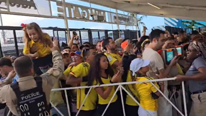 Escenas de pánico en el acceso de la Copa América.