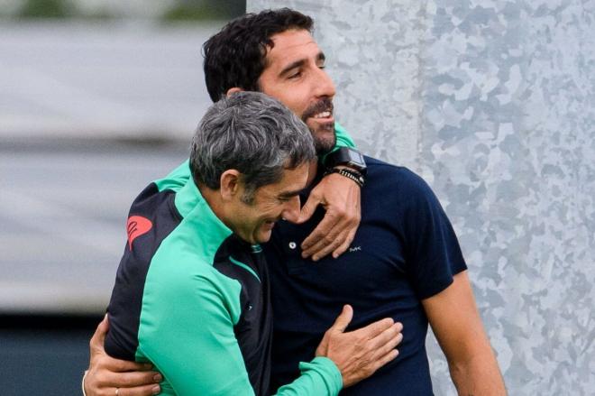 Raúl García saluda en Lezama a Ernesto Valverde (Foto: Athletic Club).