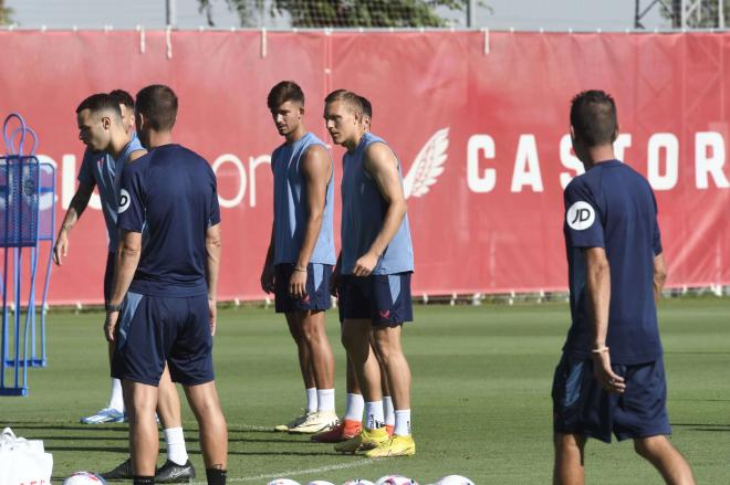 Augustinsson, durante la sesión del lunes (Foto: Kiko Hurtado).