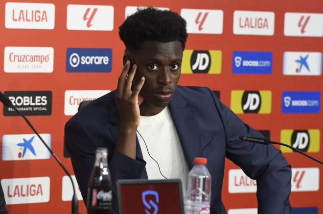 Lokonga, en su presentación con el Sevilla (Foto: Kiko Hurtado)