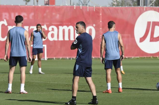 García Pimienta en el entrenamiento. (Foto: Kiko Hurtado)