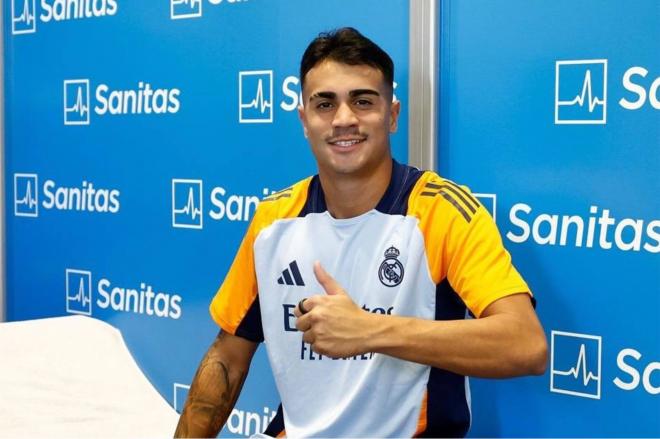 Reinier Jesús pasando reconocimiento médico con el Real Madrid (Foto. RM).