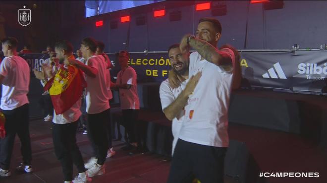 Joselu señalando a Carvajal como el próximo Balón de Oro (RTVE)