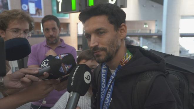 Jesús Navas en su llegada a Sevilla (ElDesmarque)