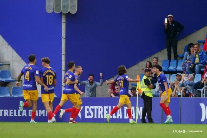 Álex Calvo corre a celebrar un gol junto a Álex Pastor, dorsal 4 del Andorra. (FCAndorra).