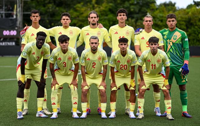 El once titular de España sub 19 ante Dinamarca (Foto: sefutbol).