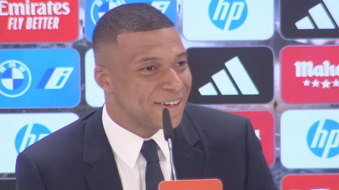 Kylian Mbappé durante su presentación