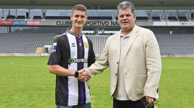 Miguel Baeza, nuevo jugador del Nacional de Madeira (Foto: Nacional de Madeira).