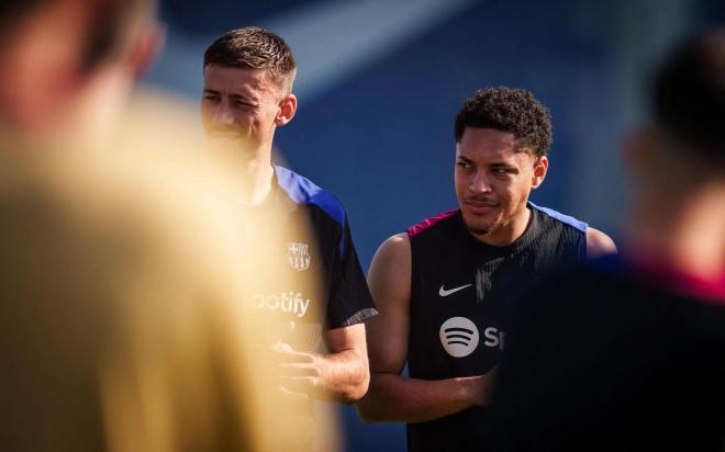 Lenglet y Vitor Roque, en una sesión del Barcelona (Foto: FCB).