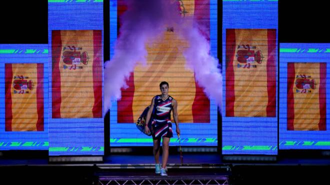 Carolina Marín saltando a disputar un encuentro en una competición de bádminton (Cordon Press)