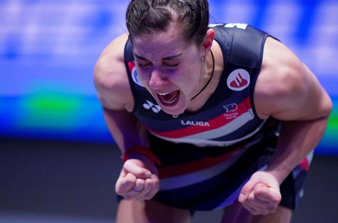 Carolina Marín celebrando el triunfo en un campeonato de bádminton (Cordon Press)