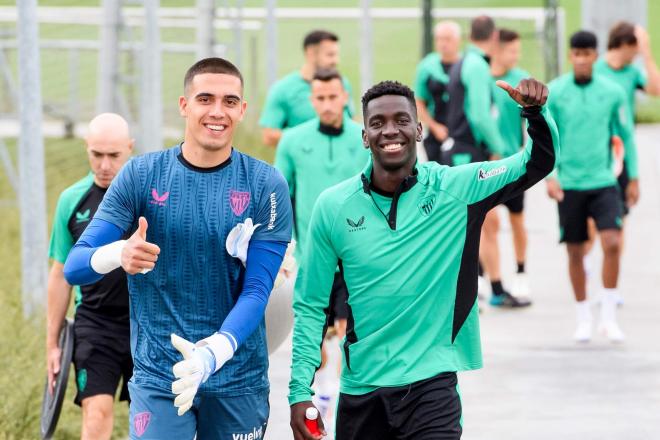 El meta Alex Padilla y el lateral Adama Boiro salen a entrenar de muy buen humor en Lezama (Foto: Athletic Club).