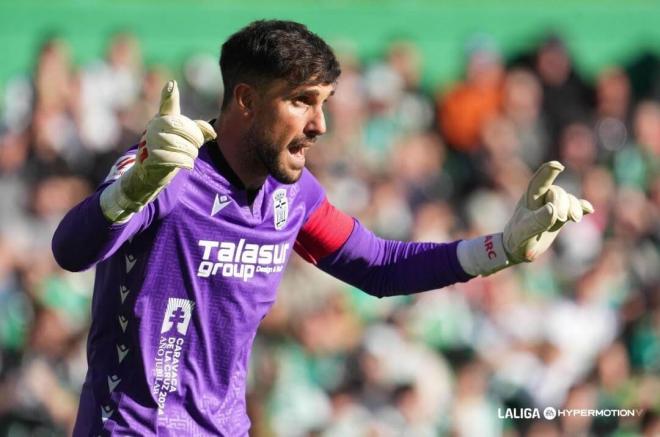 Marc Martínez, portero que gusta al Dépor, en un partido con el Cartagena (Foto: LALIGA).