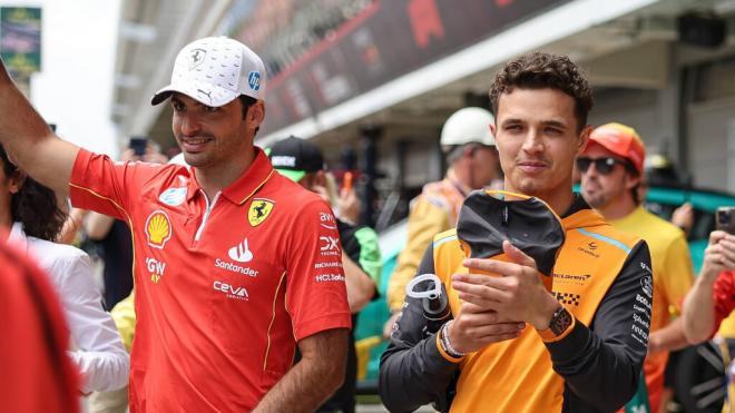 Carlos Sainz y Lando Norris, por el paddock de la F1 (Foto: Cordon Press).