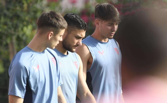 Óscar Rodríguez, en un entrenamiento con el Sevilla (Foto: Kiko Hurtado)