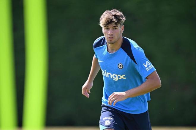 Marc Guiu, en un entrenamiento con el Chelsea (Foto: @marcguiu9).