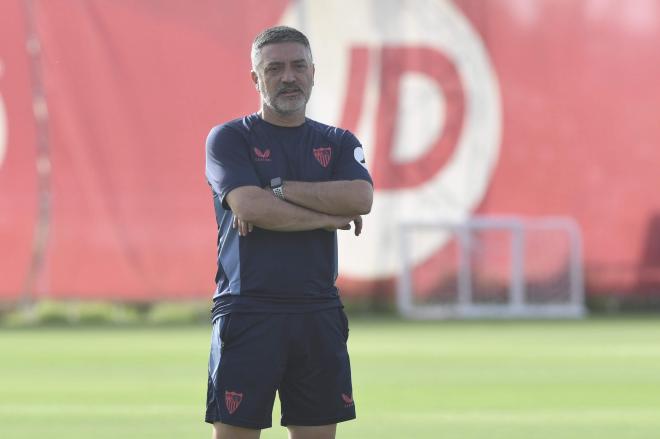 García Pimienta, en el entrenamiento (Foto: Kiko Hurtado)