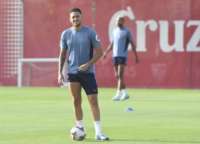 Ocampos, en el entrenamiento (Foto: Kiko Hurtado)