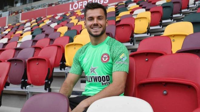 Álvaro Fernández, con el Brentford (Foto: Brentford).