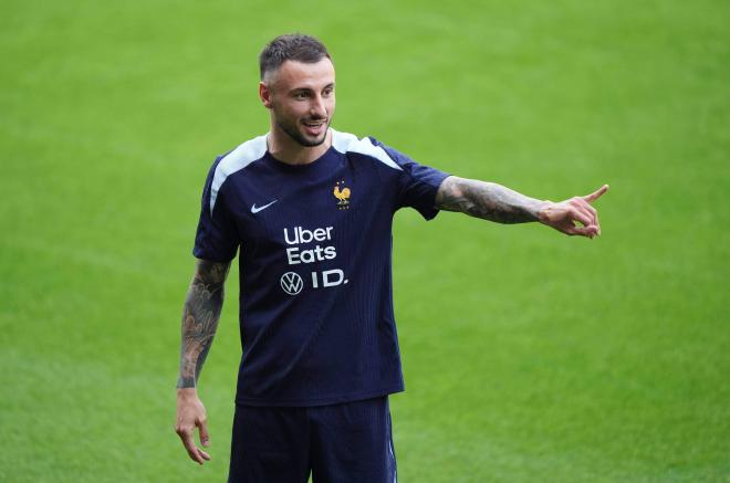 Jonathan Clauss, en un entrenamiento con Francia en la Eurocopa (Foto: Cordon Press).