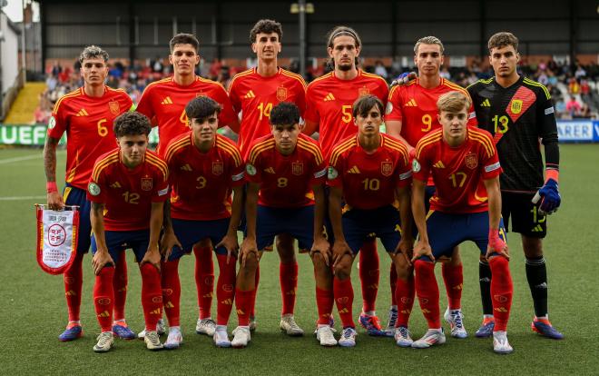 El once titular de España sub 19 en el primer partido del Europeo (Foto: sefutbol).