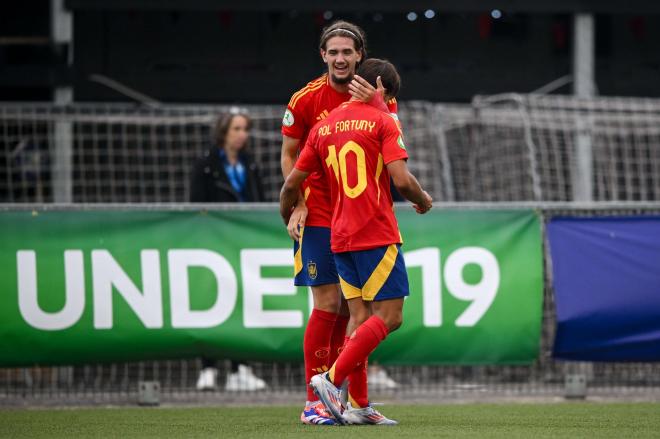 Yarek Gasiorowski celebra su gol a Turquía (Foto: sefutbol).