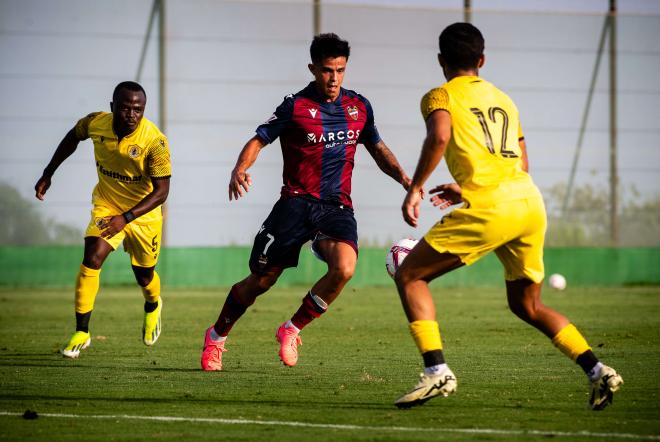 Brugué, que marcó el gol del primer amistoso, se quedó sin marcar ante el Qatar SC (Foto: LUD).