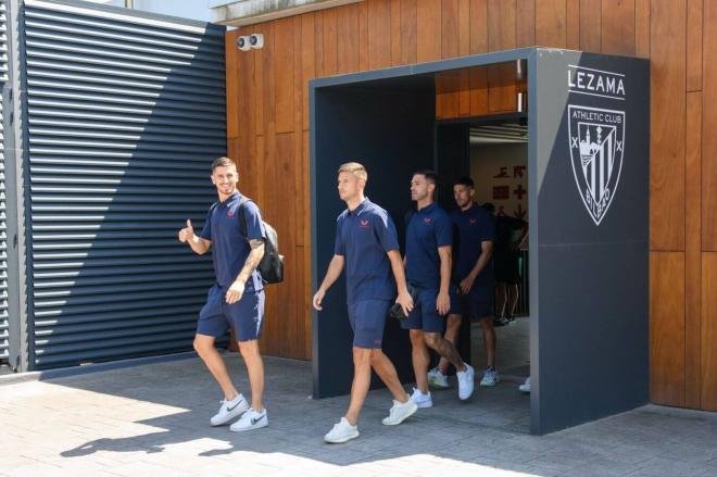 Los leones salen hacia el autobús en Lezama para disputar un partido amistoso (Foto: Athletic Club).