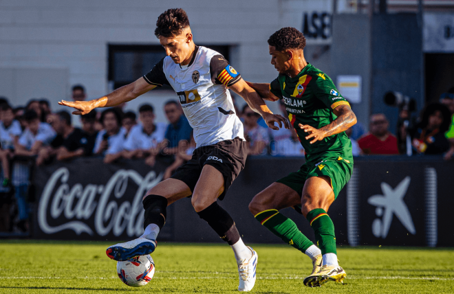 Pepelu, ante el CD Castellón (Foto: Valencia CF).