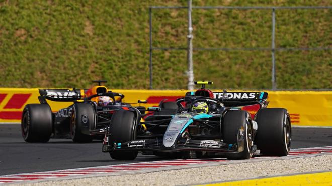 Lewis Hamilton y Max Verstappen, en el GP de Hungría (Foto: Cordon Press).