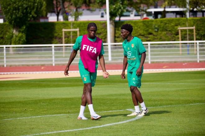 Lass, durante un entrenamiento con la selección olímpica de Guinea. (Foto: @fgfofficiel).