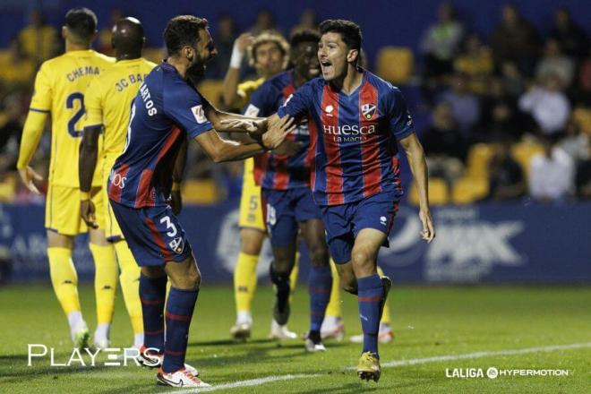 Miguel Loureiro celebra un gol con el Huesca (Foto: LaLiga).