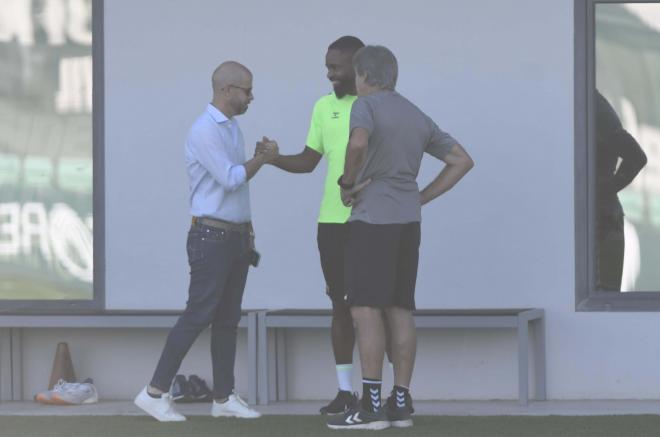 Manu Fajardo, Bakambu y Pellegrini, en el entrenamiento (Foto: Kiko Hurtado)