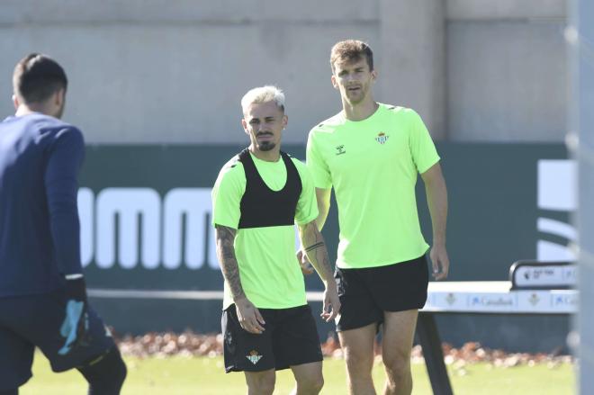 Rodri Sánchez, en el entrenamiento del Betis (Foto: Kiko Hurtado)