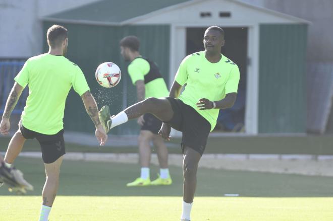 William Carvalho, en el entrenamiento del Betis (Foto: Kiko Hurtado)