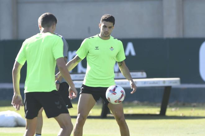 Marc Bartra, en un entrenamiento del Real Betis (Foto: Kiko Hurtado).