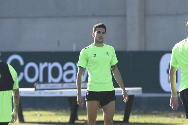 Bartra, en el entrenamiento del Betis (Foto: Kiko Hurtado)