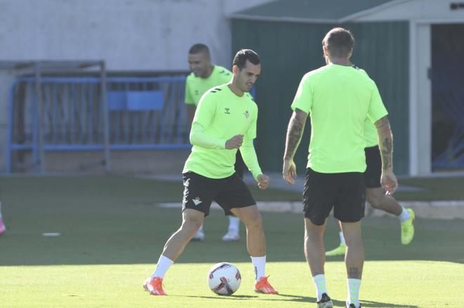 Juanmi Jiménez, en el entrenamiento del Betis (Foto: Kiko Hurtado)