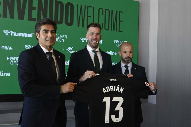 Adrián San Miguel, en su presentación (Foto: Kiko Hurtado)