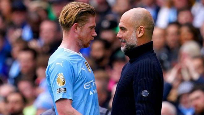 Kevin De Bruyne junto a Pep Guardiola (Cordon Press)