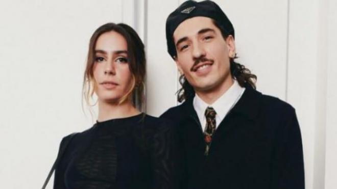 Héctor Bellerín junto a su pareja Elena (@hectorbellerin)