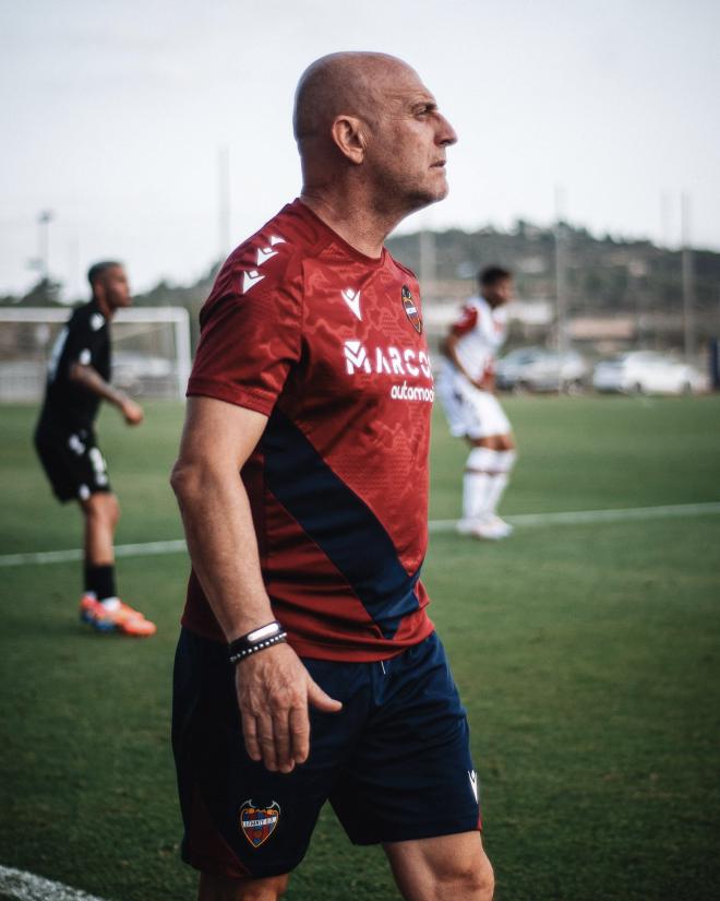 Julián Calero, técnico del Levante para esta tercera temporada seguida en Segunda (Foto: LUD).