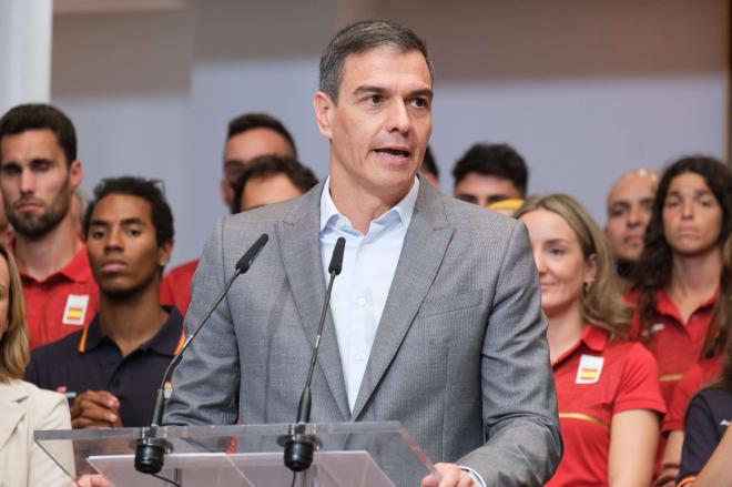 Pedro Sánchez antes de despedir a los deportistas españoles (Cordon Press)