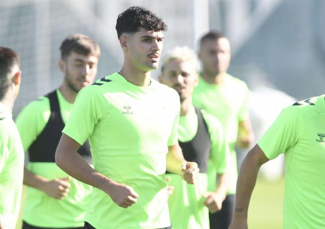 Jhonny Cardoso, en un entrenamiento con el Betis (Foto: Kiko Hurtado)