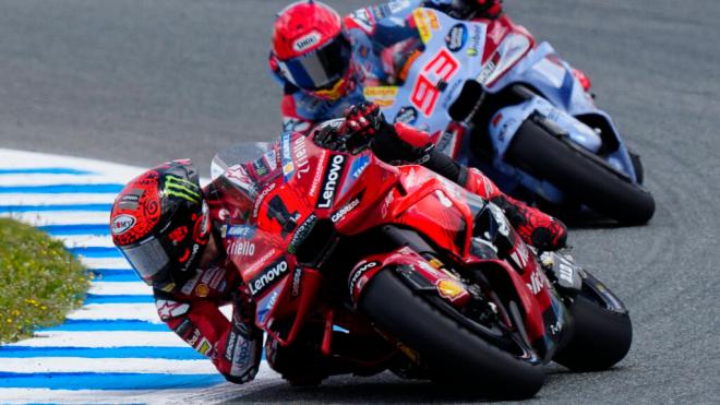 Pecco Bagnaia y Marc Márquez, en un Gran Premio de MotoGP (Foto: Cordon Press).